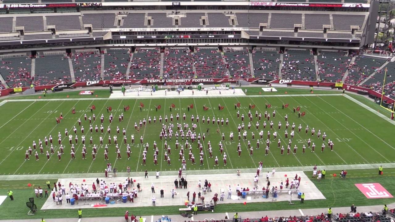 TUDMB performs Hey Ya by Outkast at halftime