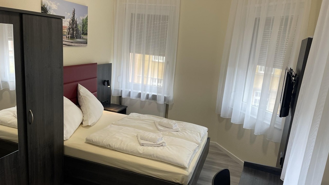 Hotel Garni König Humbert | Erlangen, Germany | Hotel Review 🛏️