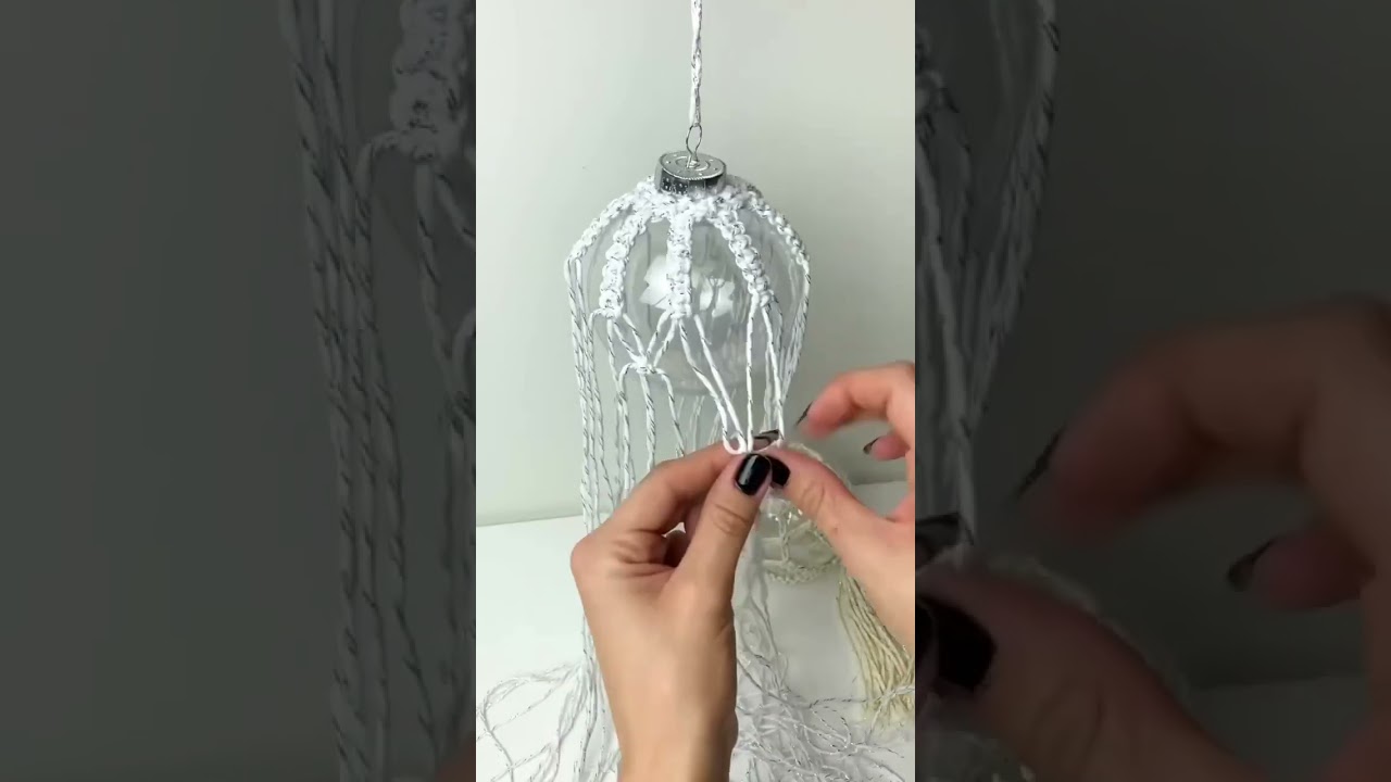 Macrame Christmas bauble #christmas #macrame #diy #diychristmasdecor #handmade #handmadecraft