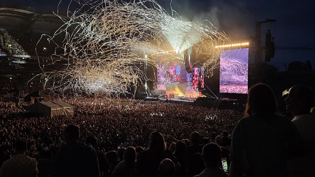 #RobbieWilliams