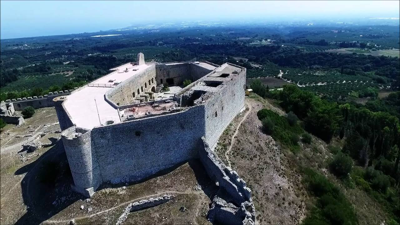 Chlemoutsi Castle at Kastro