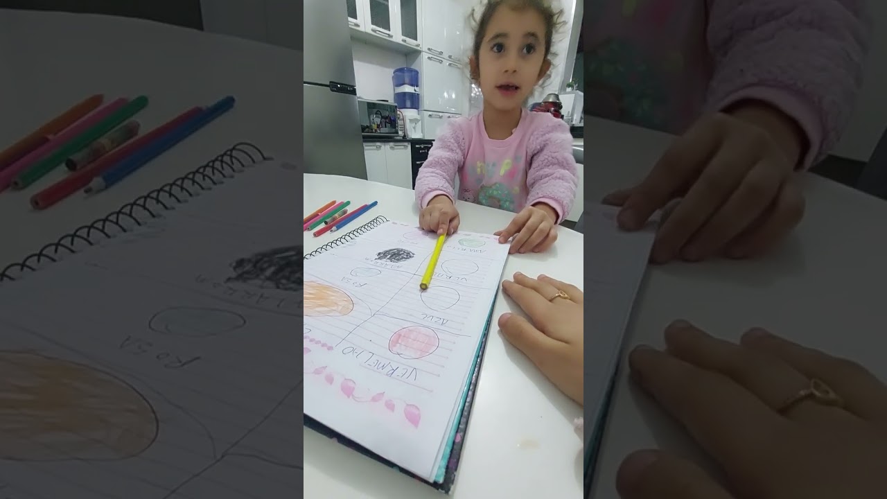 Ajudando Minha Priminha com a Lição de Casa 📚✏️