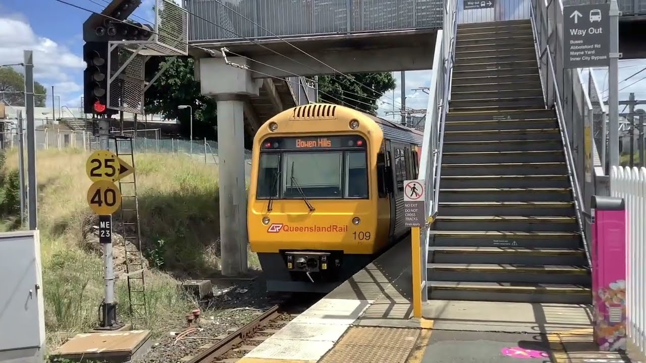 Queensland Trains - End of Morning Peak Trains at Bowen Hills