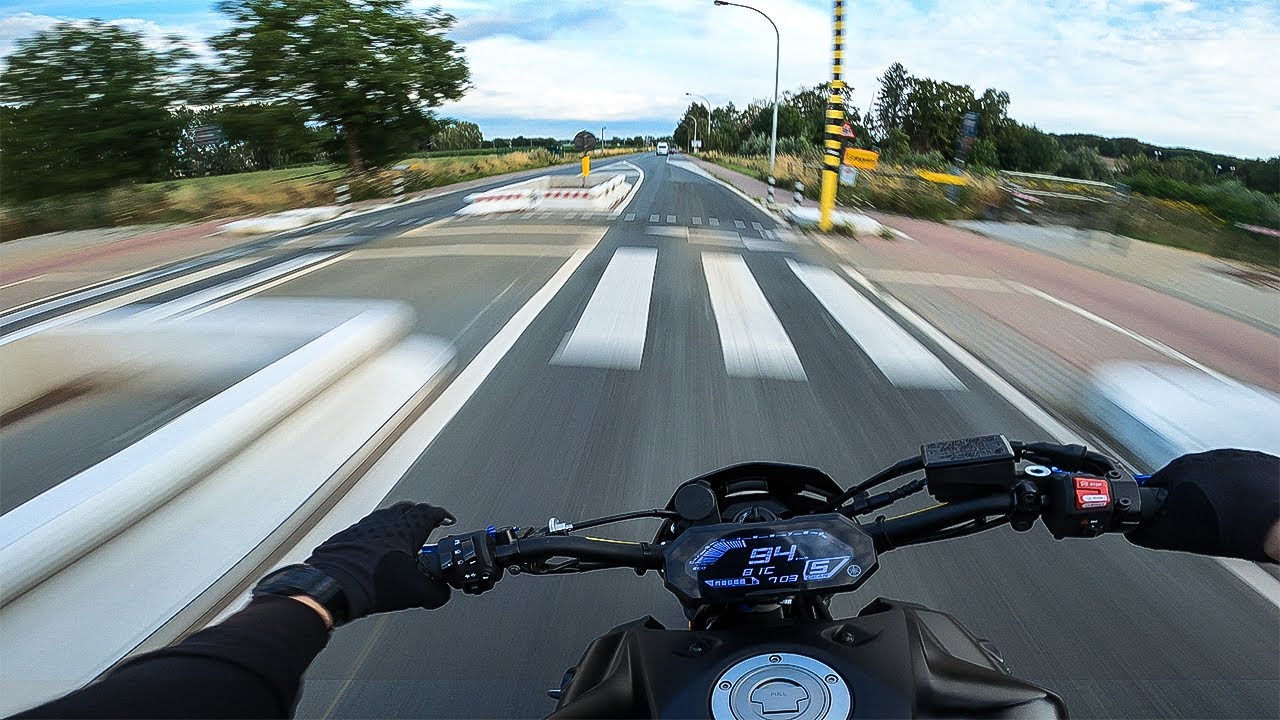 This is why … - YAMAHA MT-07 AKRAPOVIC + QUICKSHIFTER