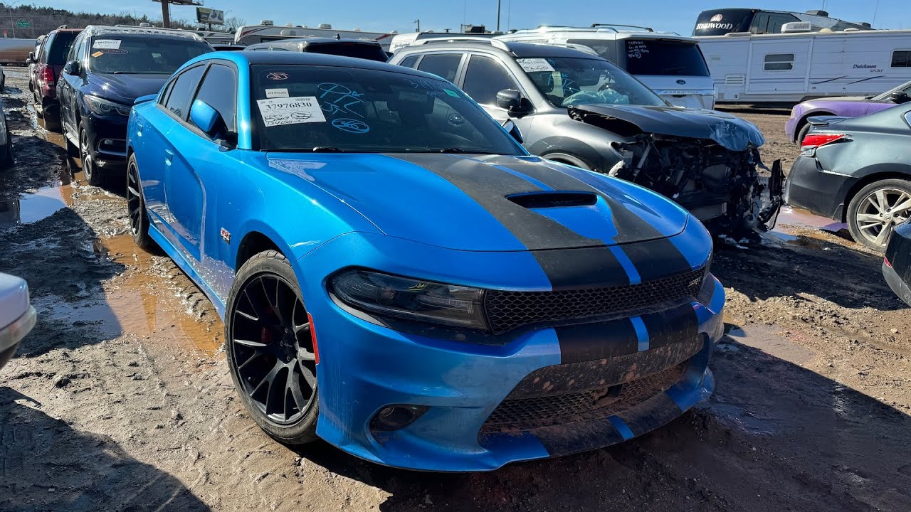 Я выигрываю этот разбитый Dodge Charger SRT 392 2016 года за 10 тысяч долларов на IAA!!