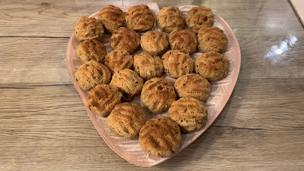 المعمول الصحى اللذيذ بدقيق البر وحشوة  معجون التمر وزيت السمسم