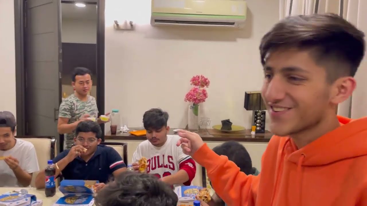 10,000 Rs Most Pizza Eating Challenge In Gaming House / Tipping To Delivery Boy Vlog 1 - A_s Gaming