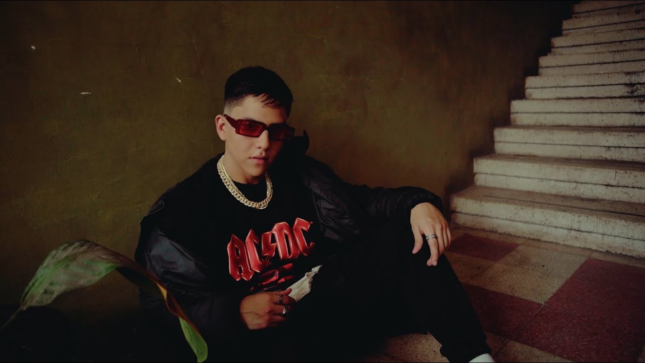 E-Lhoy - Bendita Diabla (Apaga La Luz) [Video Oficial]