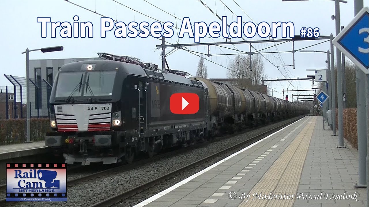 Train passes Apeldoorn #86