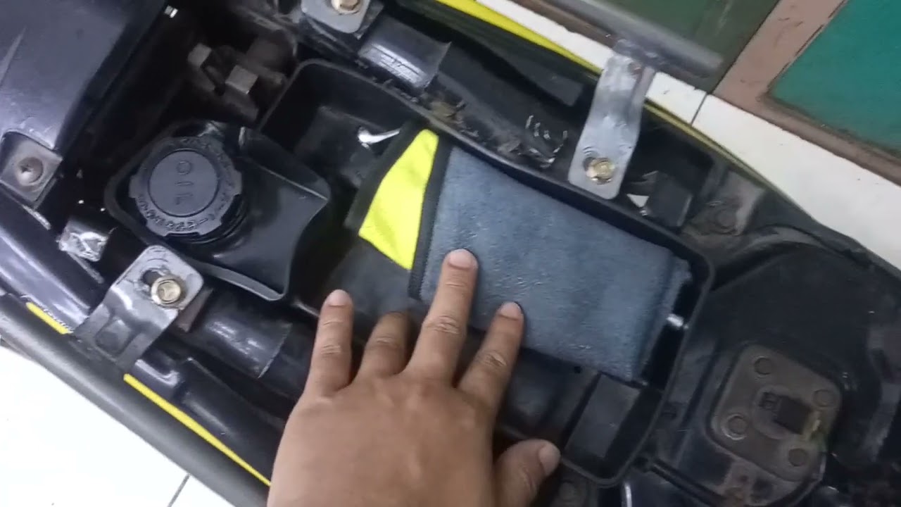 Ada apa aja sih di bawah jok f1z R yuk lihat bareng-bareng