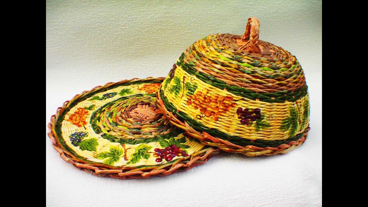 How to weave a bread basket of newspaper tubes./ अखबारों बुनाई