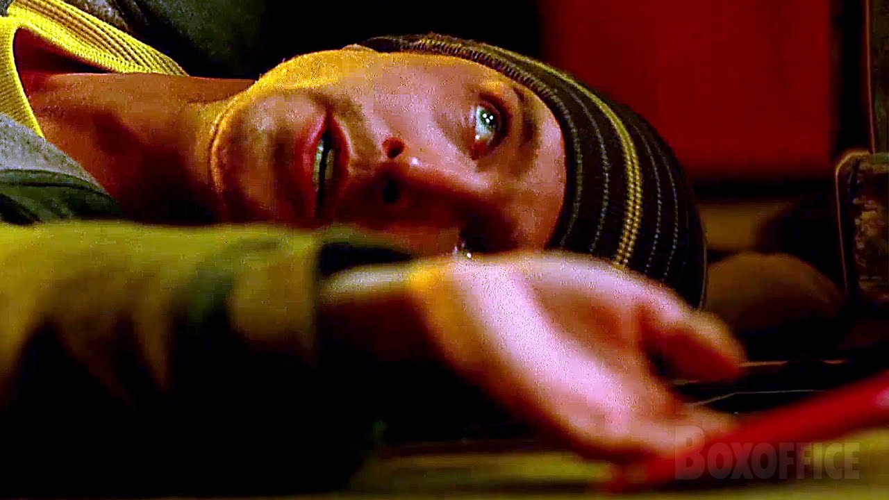 Dos adictos, un cajero automático y un terrible accidente | Breaking Bad | Clip en Español