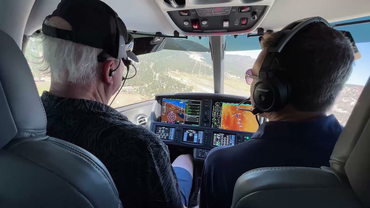 Первый полет на Cirrus Vision Jet G2+ | Монтгомери KMYF в Биг-Беар-Лейк KL35 V2