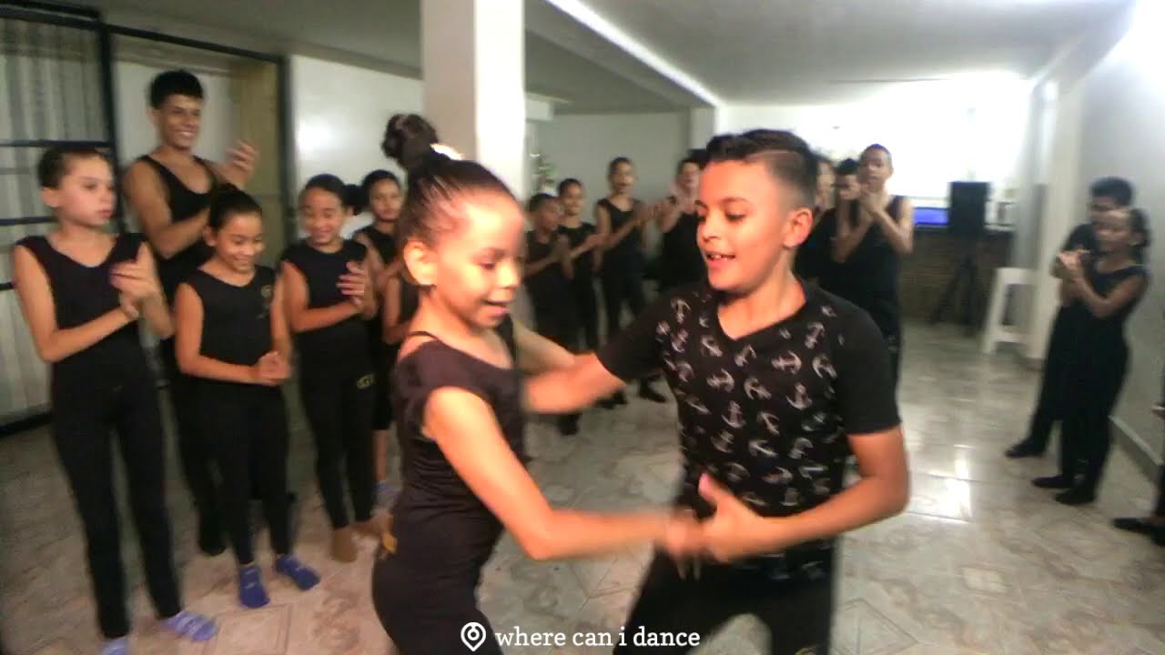 INCREÍBLE: NIÑOS SORPRENDEN BAILANDO SALSA EN COLOMBIA