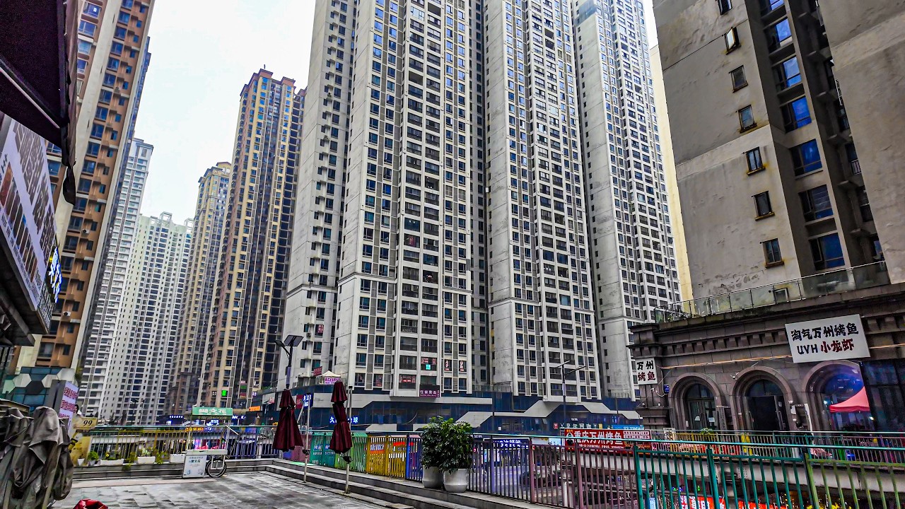 Could You Live Here? China’s 500,000-People Concrete Jungle in Guiyang【4K Walk】