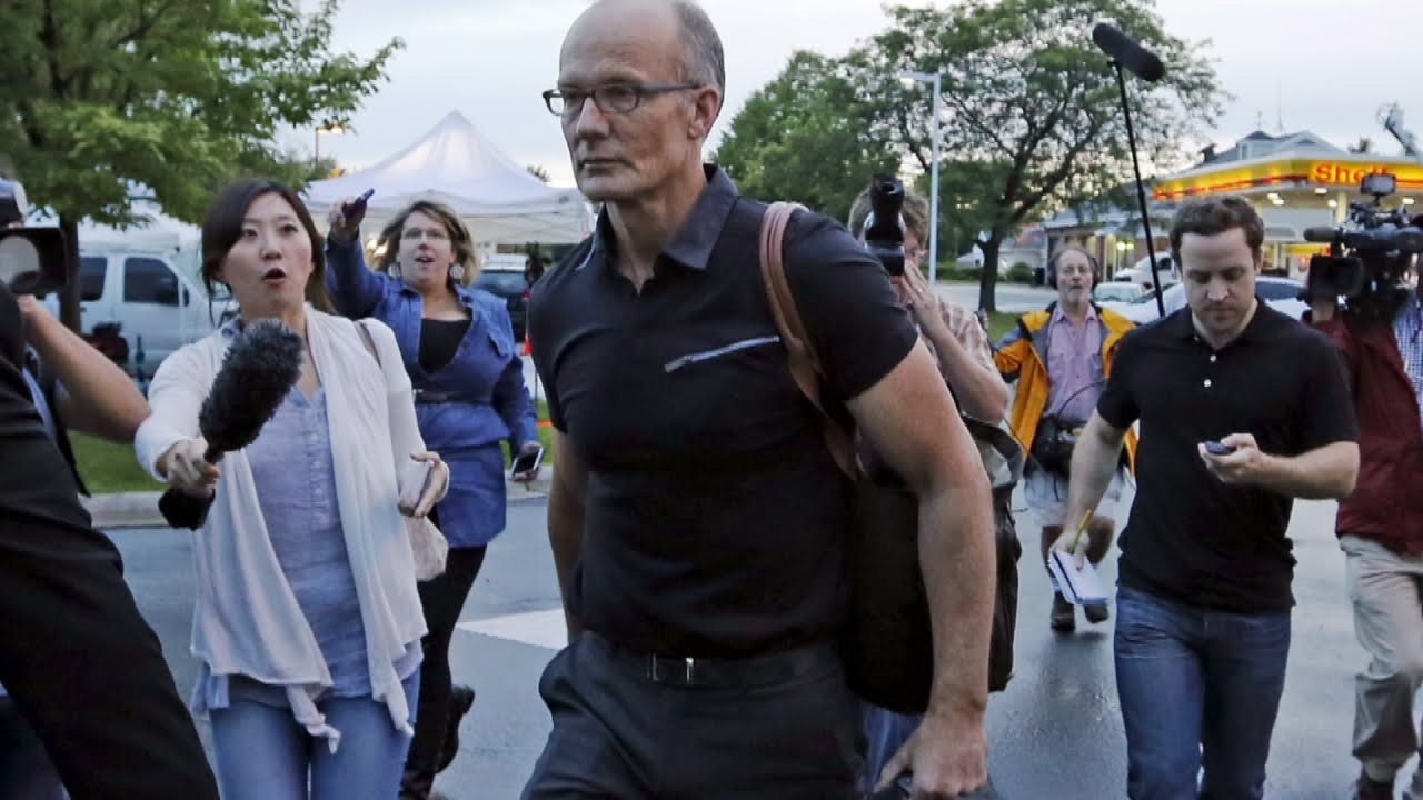 Protesters' fury as Cecil the lion's killer Walter Palmer returns to work