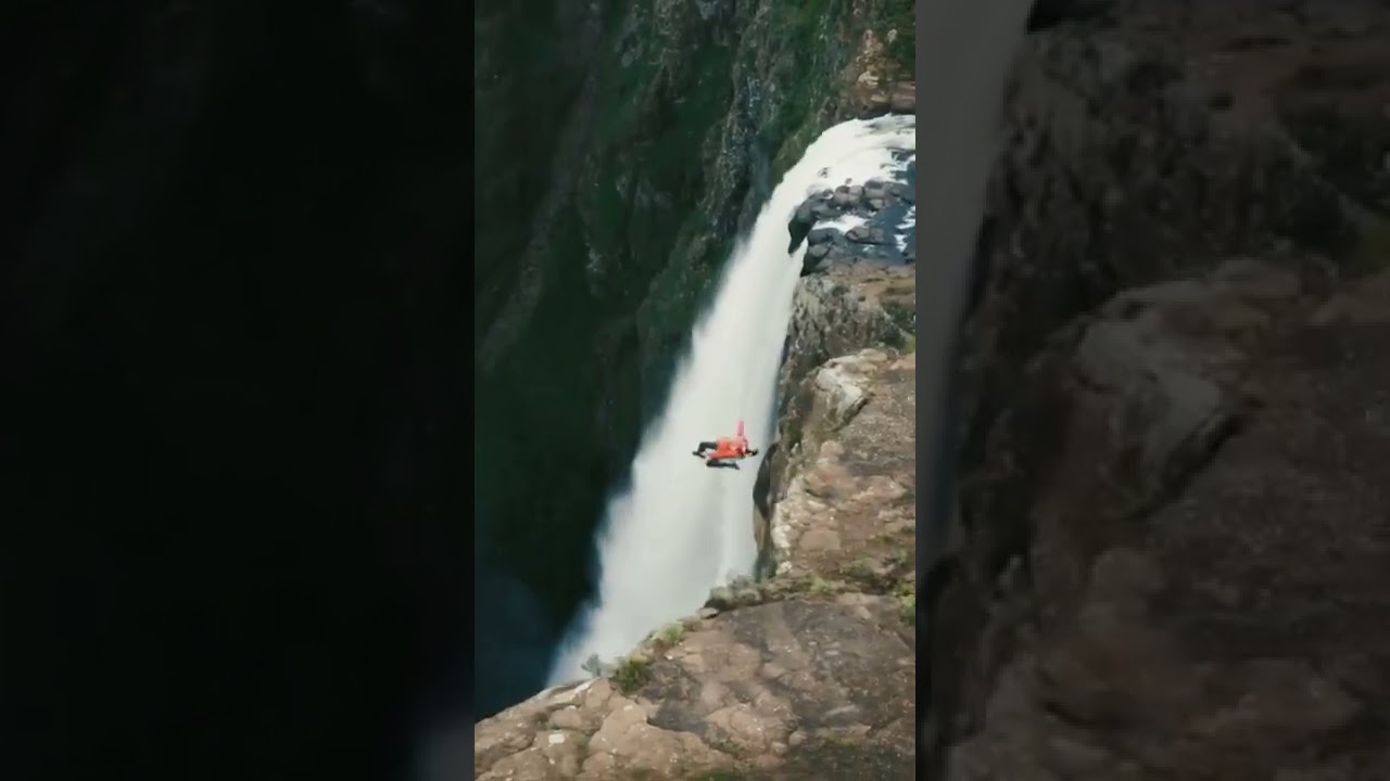 loncat dari air terjun tinggi banget #shorts #shortvideo