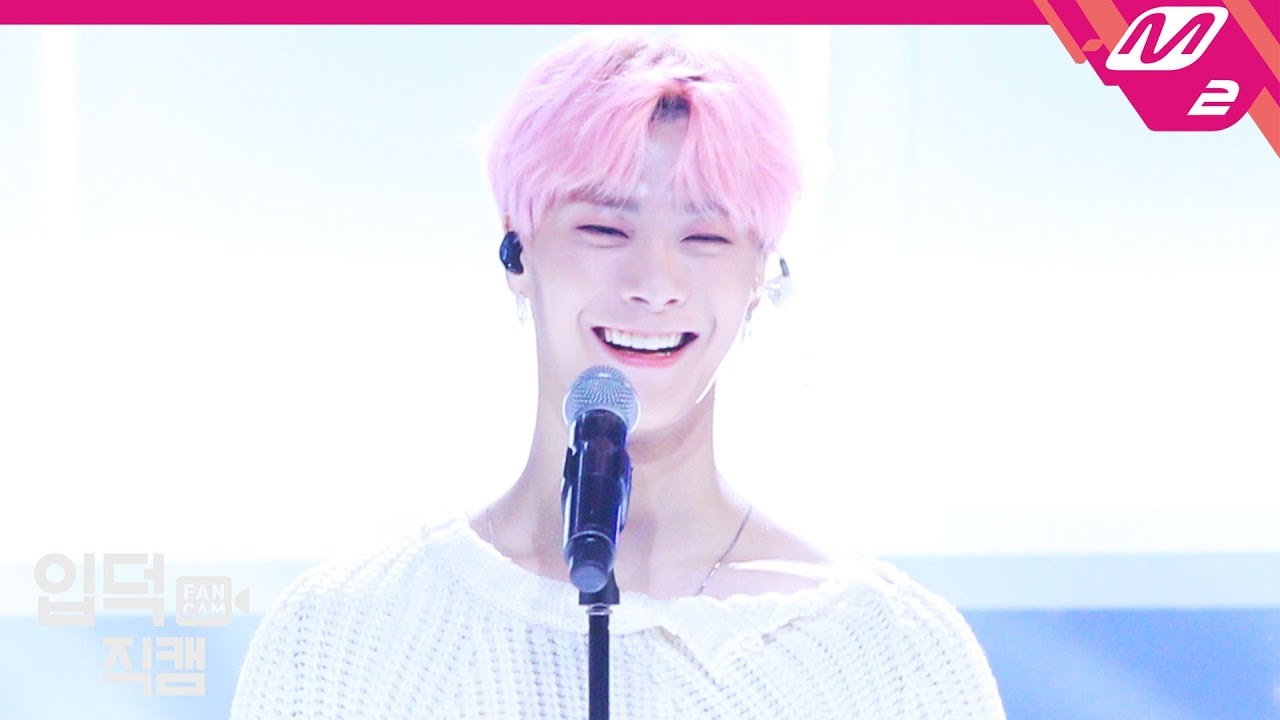 [입덕직캠] 아스트로 문빈 직캠 4K '피어나(Bloom)' (ASTRO MOONBIN FanCam) | @MCOUNTDOWN_2019.1.17