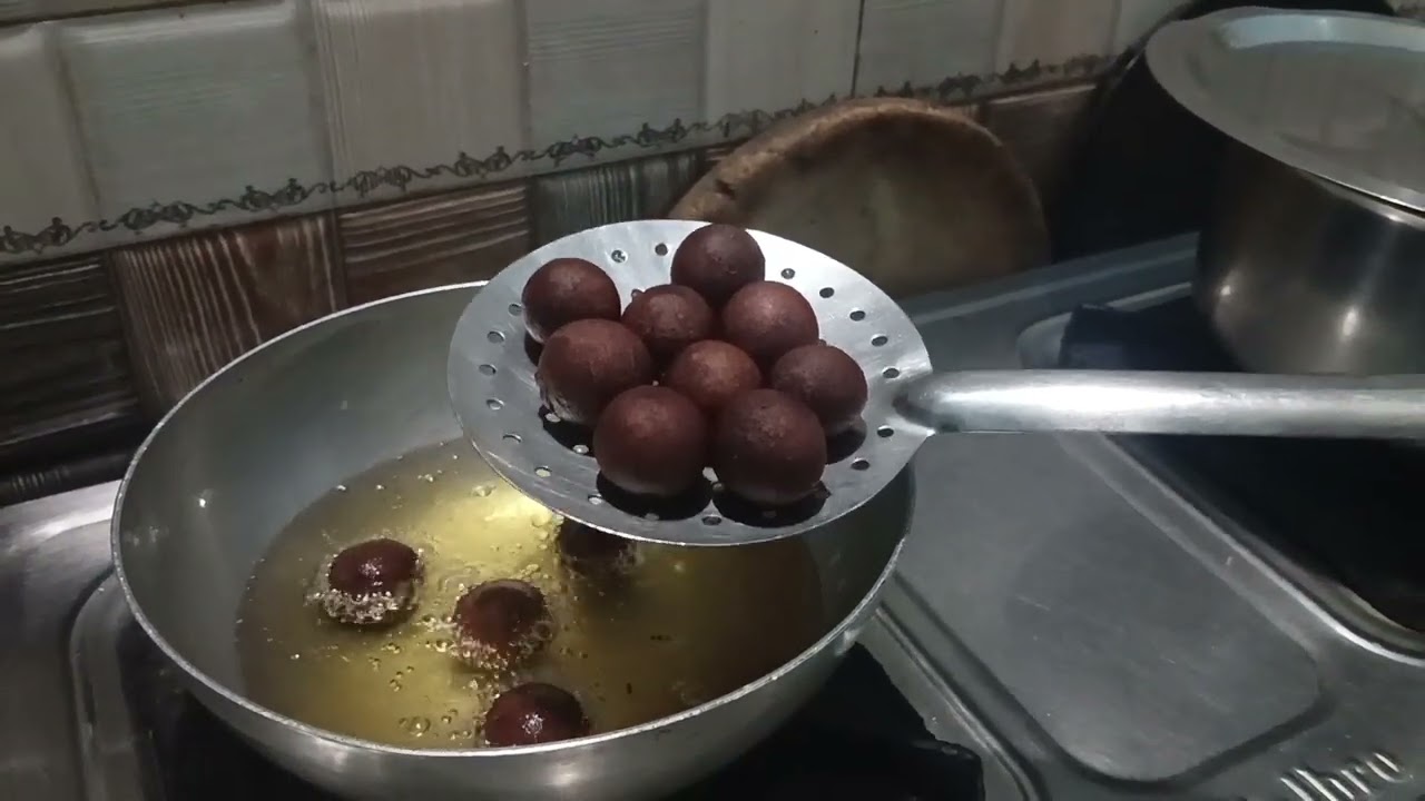 स्वादिष्ट गुलाब जामुन