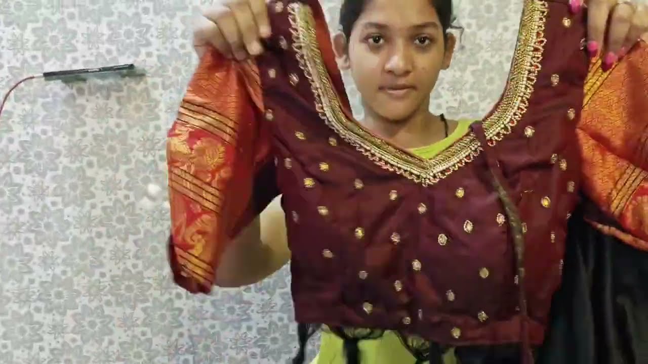 Hello everyone aaj main banaa rahi hun Sadi Se ek lehenga aur blouse