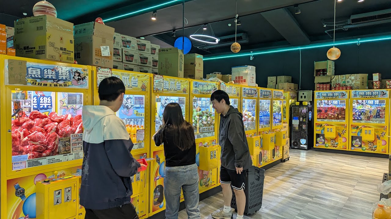 雙倍打妹慶開工！！快來看他們在龍潭魚樂樂大灑幣！！#clawmachine #娃娃機 #夾娃娃 #店裡有隻貓