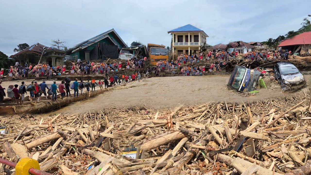 Bencana Alam Terburuk || Banjir Bandang Hancurkan Jalan, Mobil Dan Rumah Warga