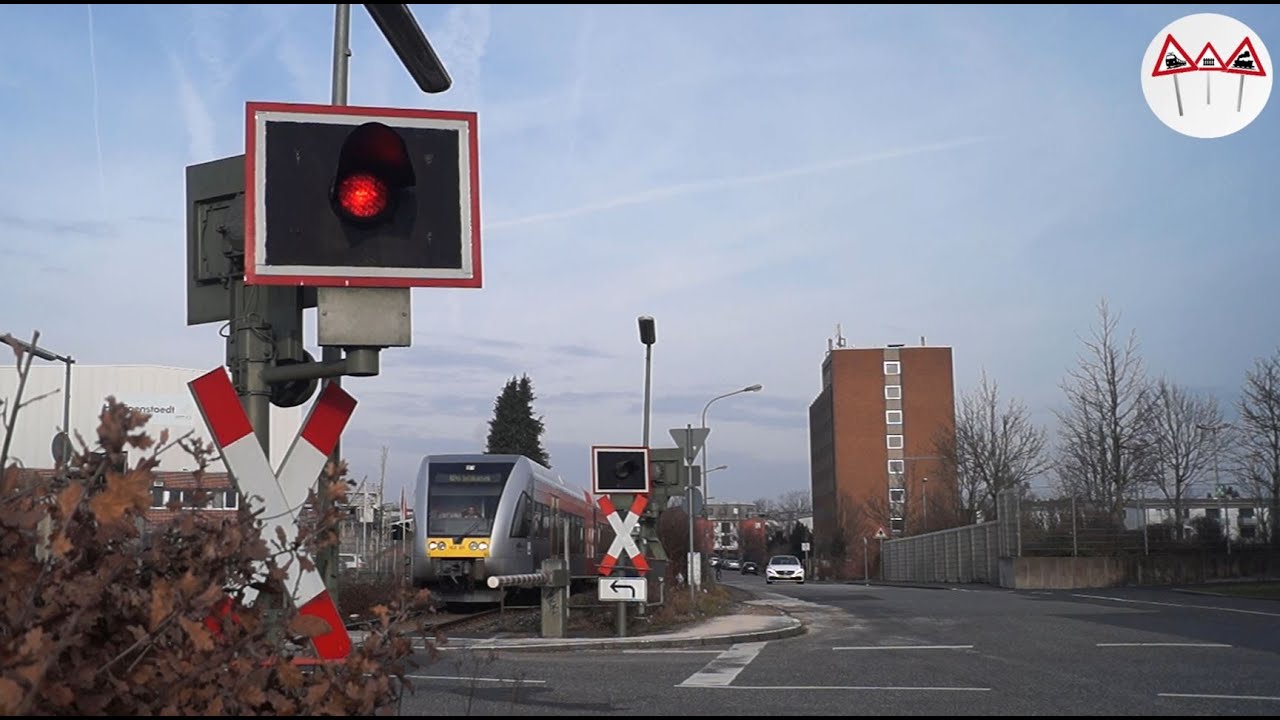 [Blinklichtanlage] Gießen "Erdkauter Weg" - Halbschranken mit alter Glocke