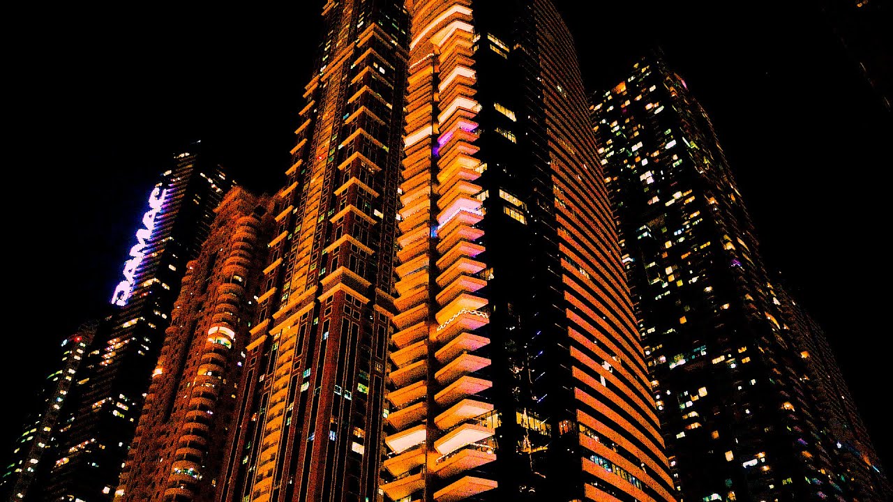Walking Tamani Marina to Barasti Beach Club, Dubai for New Year's Eve Party with Roger Sanchez