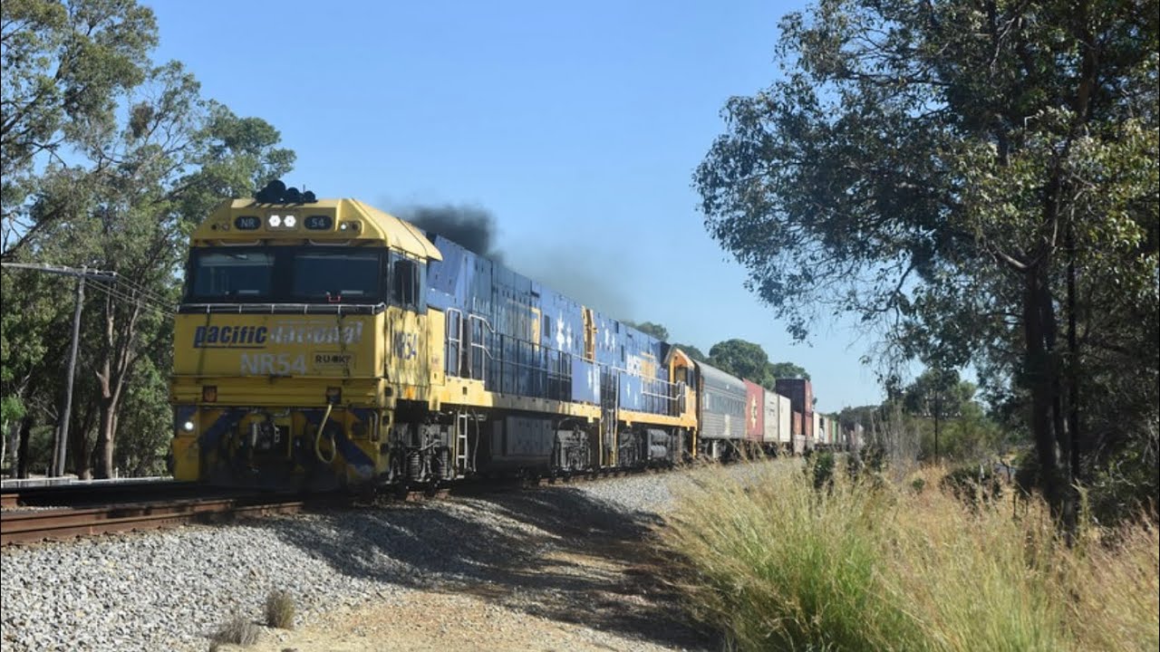 BIG FREIGHT LOCO WITH A-LOT OF SMOKE- NR54 & NR1 1PM5
