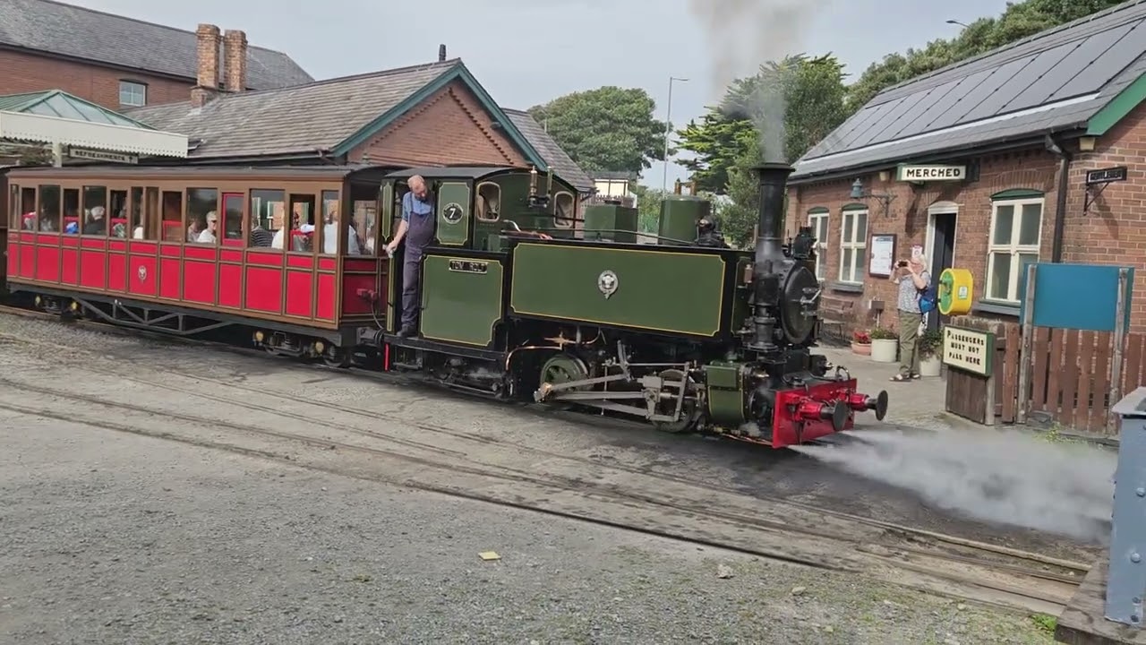 Talyllyn Railway No. 7 'Tom Rolt' Departing Tywyn Wharf Station