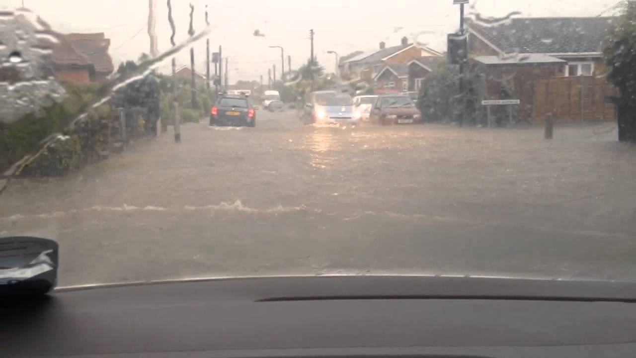Driving through Canvey Island flood - Part 1