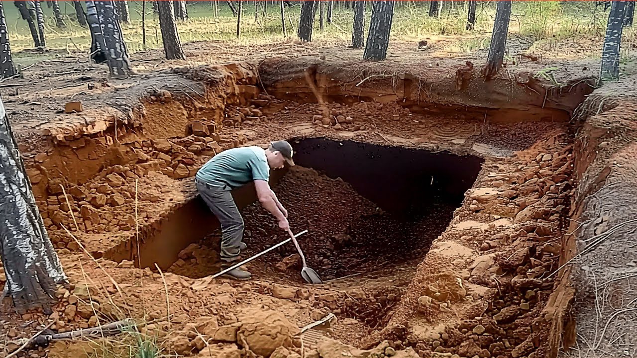 Pencil Builds a Secret Underground Hut in the Forest | From Start to Finish