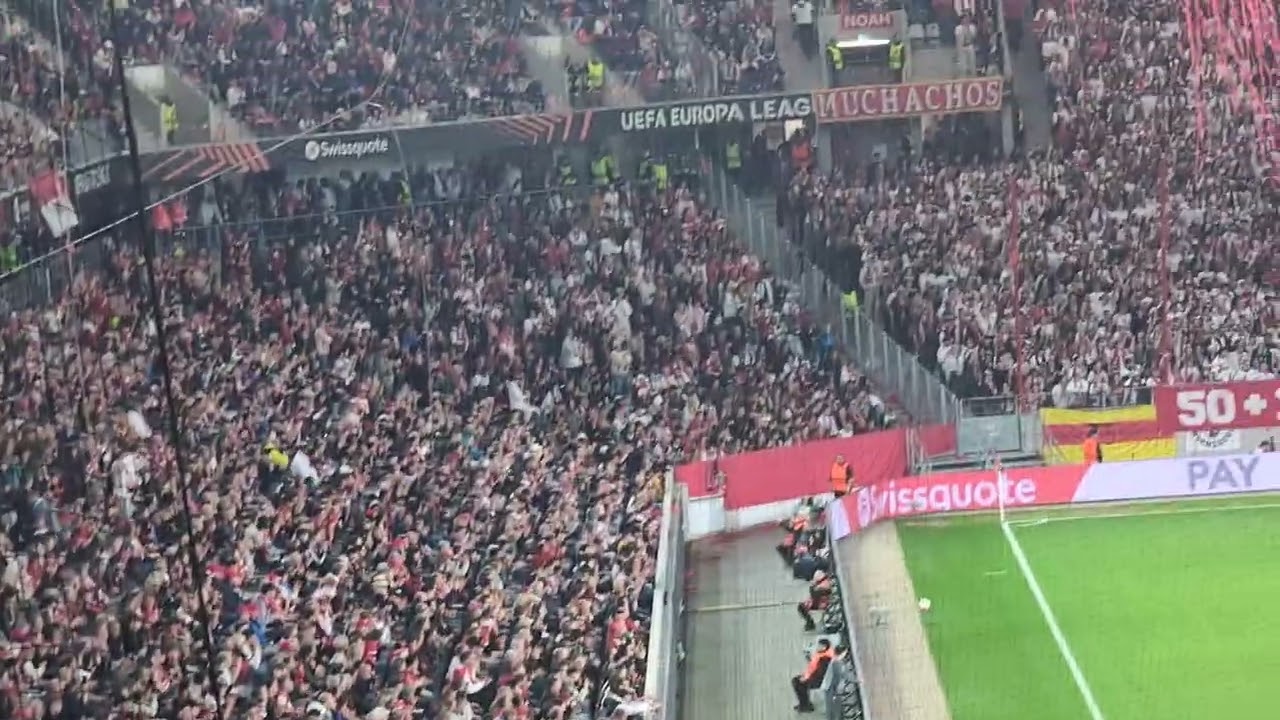 Die ganze Freiburger S&uuml;dkurve in der Europa League gegen Celta Vigo