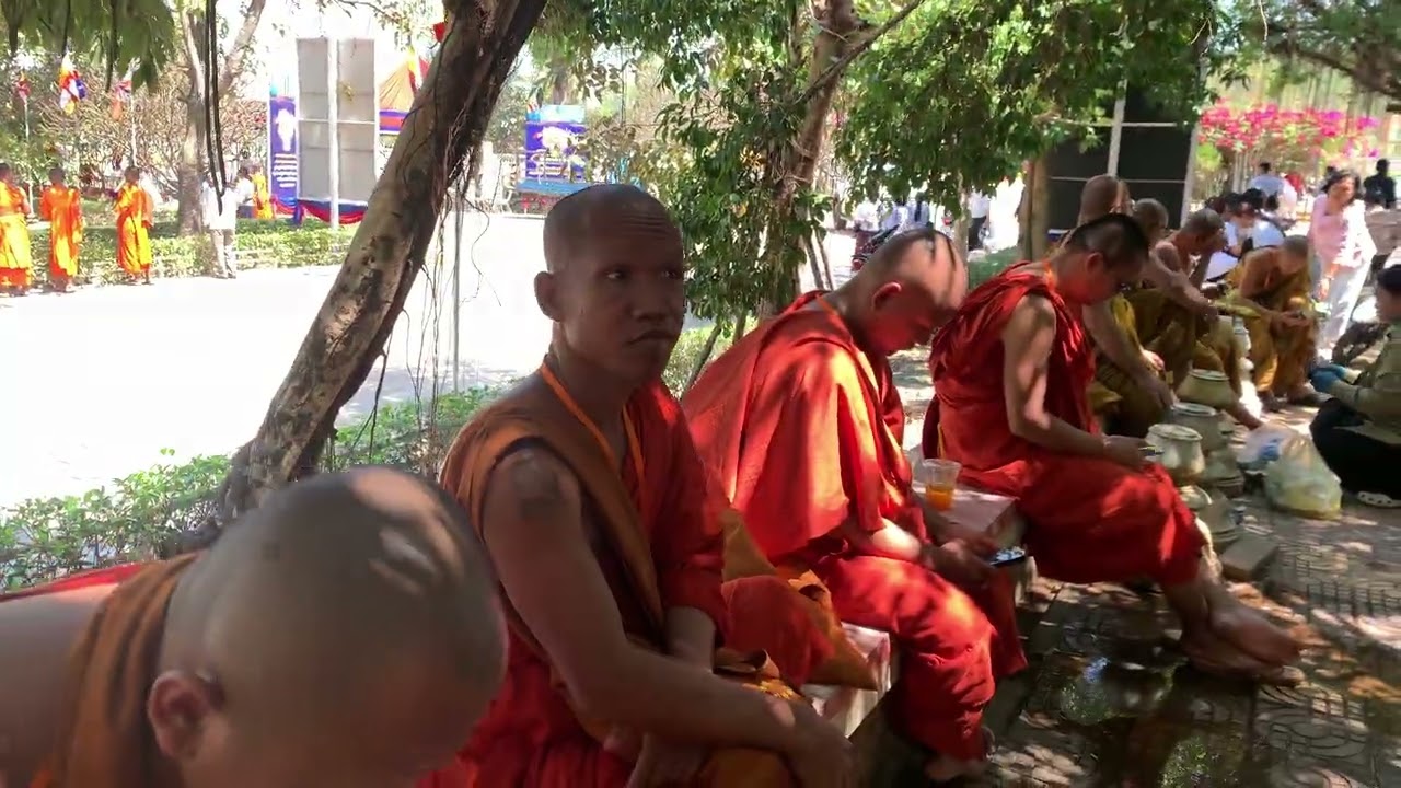 សាធុ