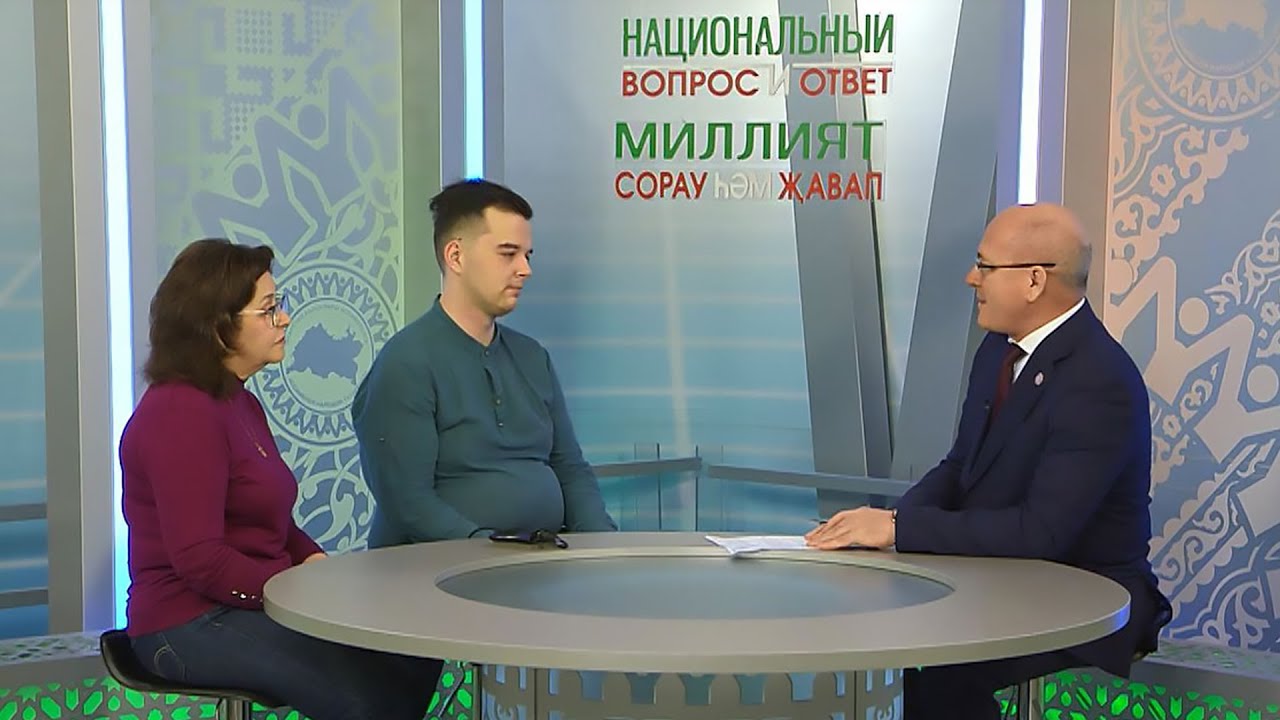 Анна Смолина и Леонид Цысс в эфире передачи &laquo;Национальный вопрос и &mdash; ответ&raquo;