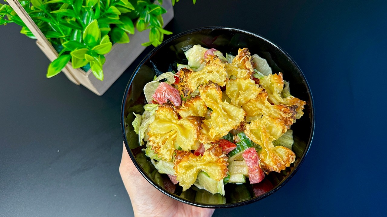 Хрустящий салат с пастой 🥗 Быстрый обед