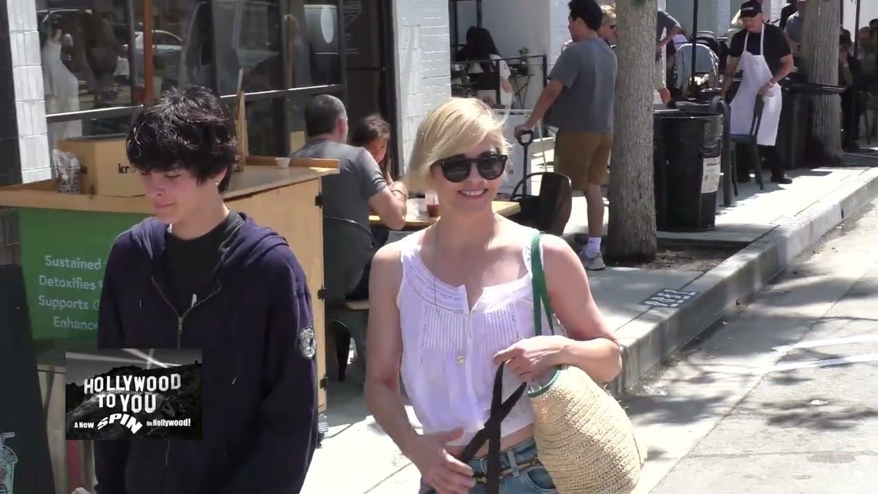 Selma Blair shopping at Studio City Farmers Market