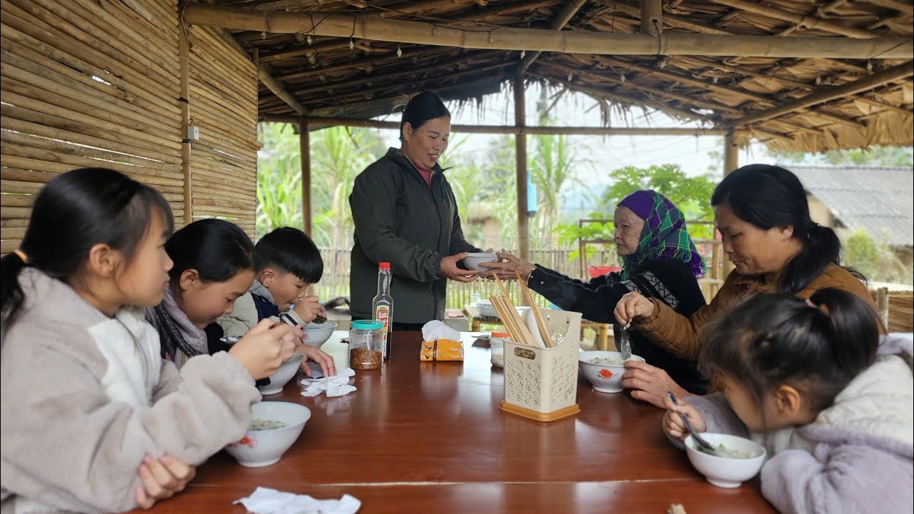 DAN makes nutritious chicken porridge to sell to the villagers during the cold winter days.