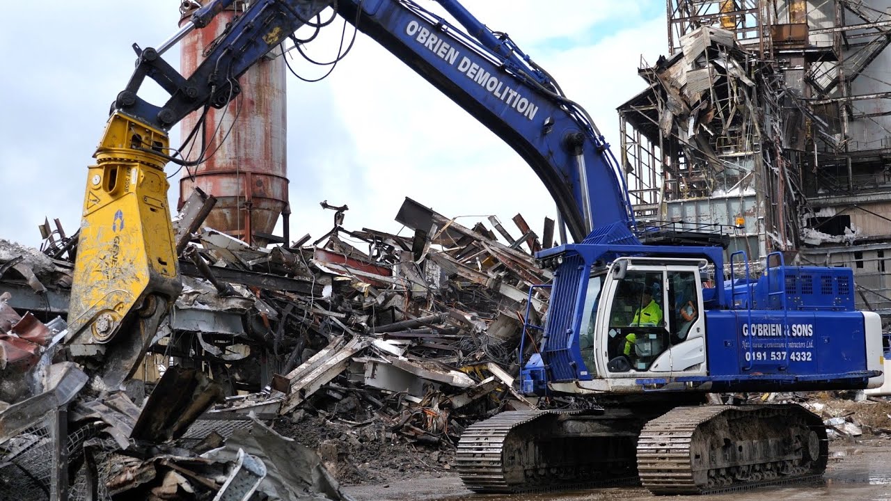 Hitachi Excavator with Genesis Shears
