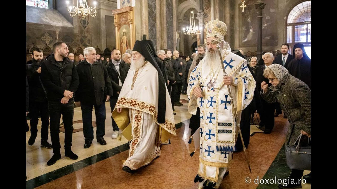 IPS Teofan și arhim. Efrem Vatopedinul au slujit la Catedrala Mitropolitană din Iași