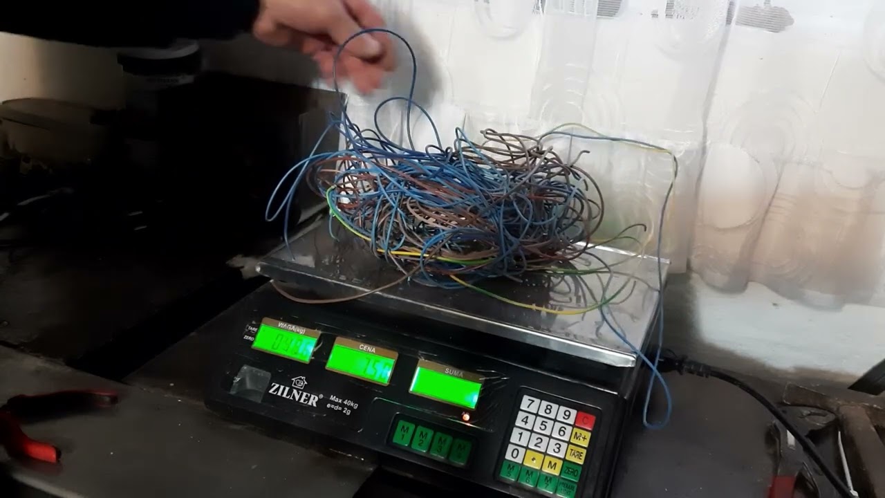 Ile miedzi w 1 kg kabli   ‐ Wykonano za pomocą Clipchamp