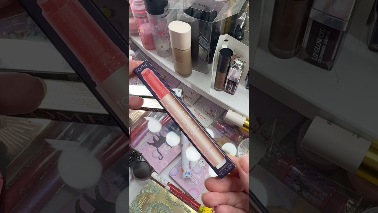 Tarte Cherry Crush 🍒 First Look #makeupshorts #tartemaracujajuicylip #lippies #lipgloss #makeup