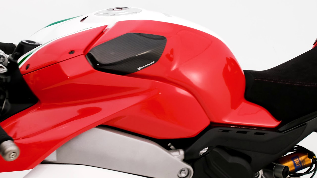 Ducati Panigale V4 Speciale with Strauss Carbon Tank and Tail sliders