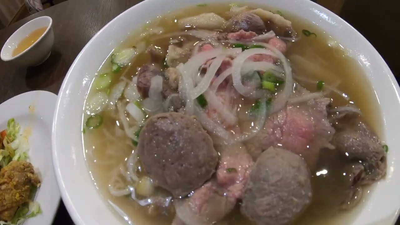 Co Do Hue Vietnamese Restaurant in Edmonton