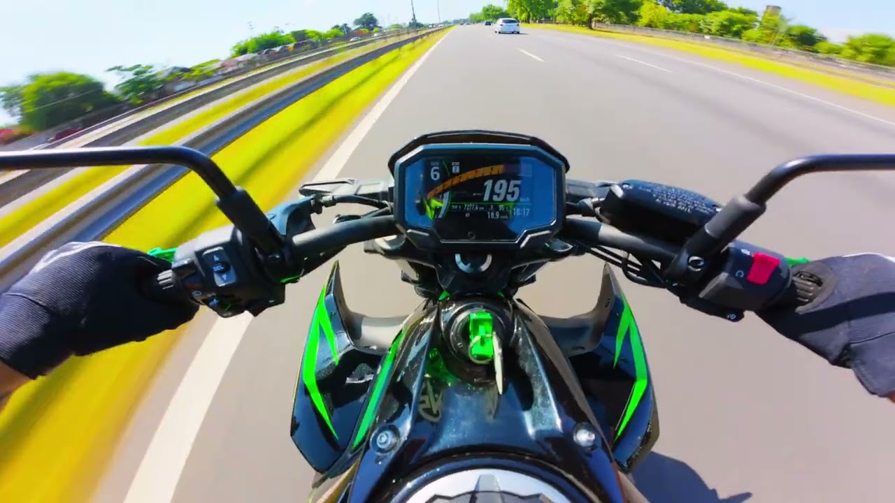 POV Kawasaki z650 2025 . Argentina  , Buenos aires. 