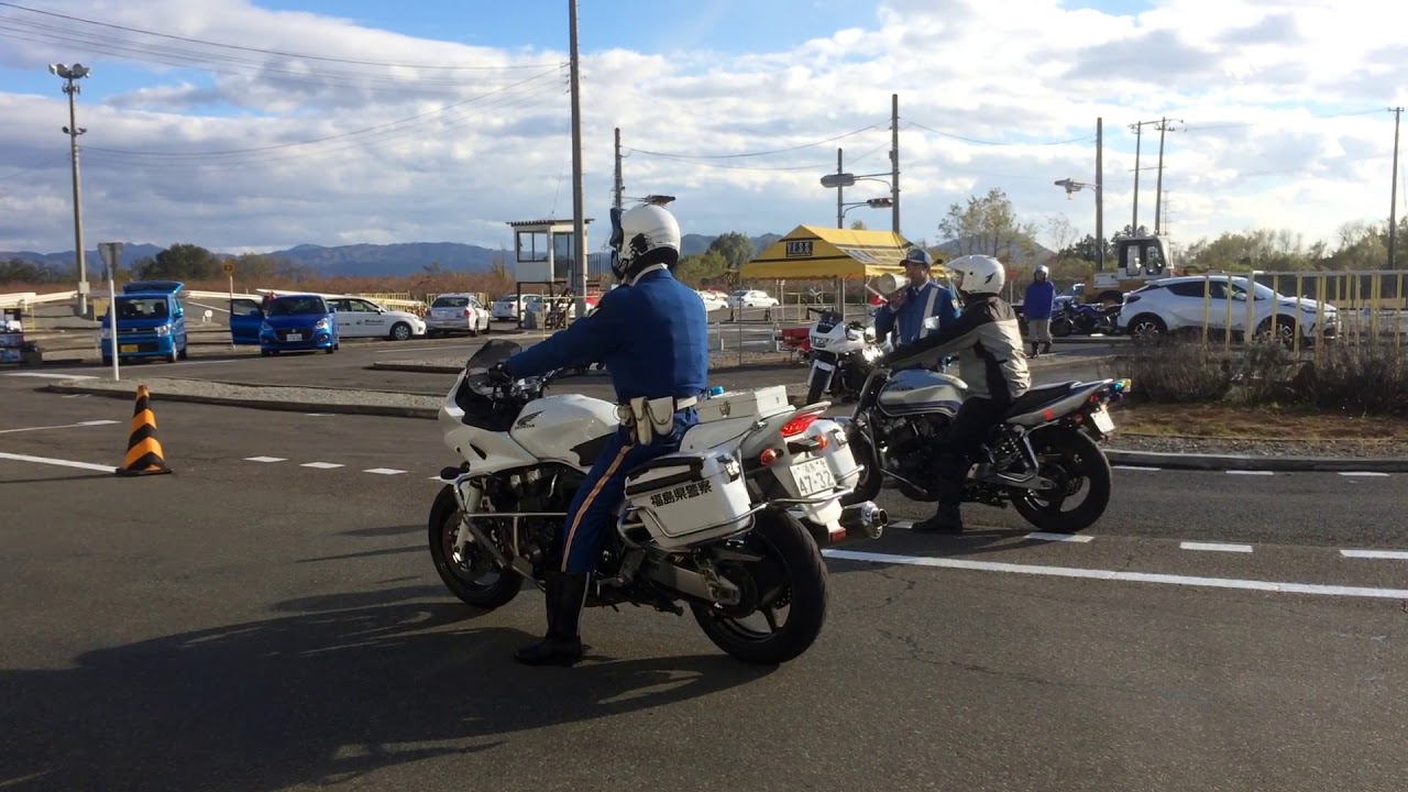 白バイ隊員vs教官 低速走行対決！
