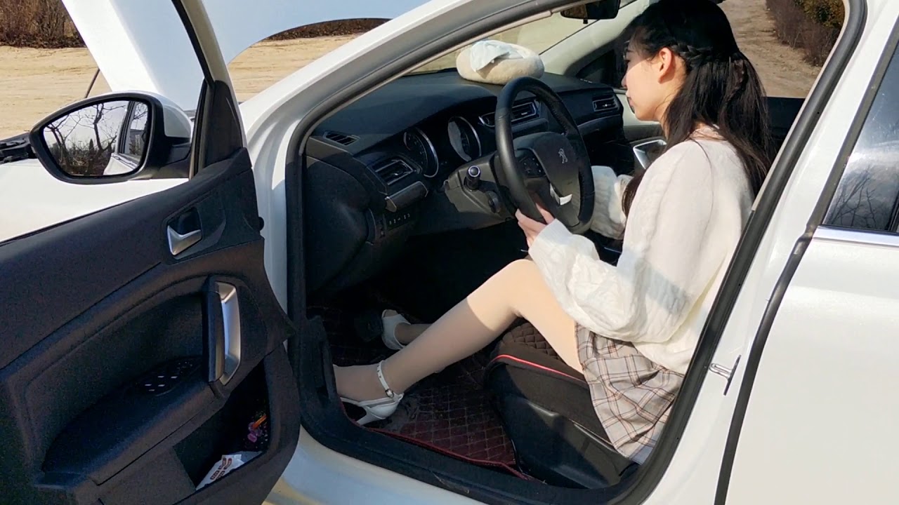 Chinese Girl Stockings Heels Hard Revving Flooring