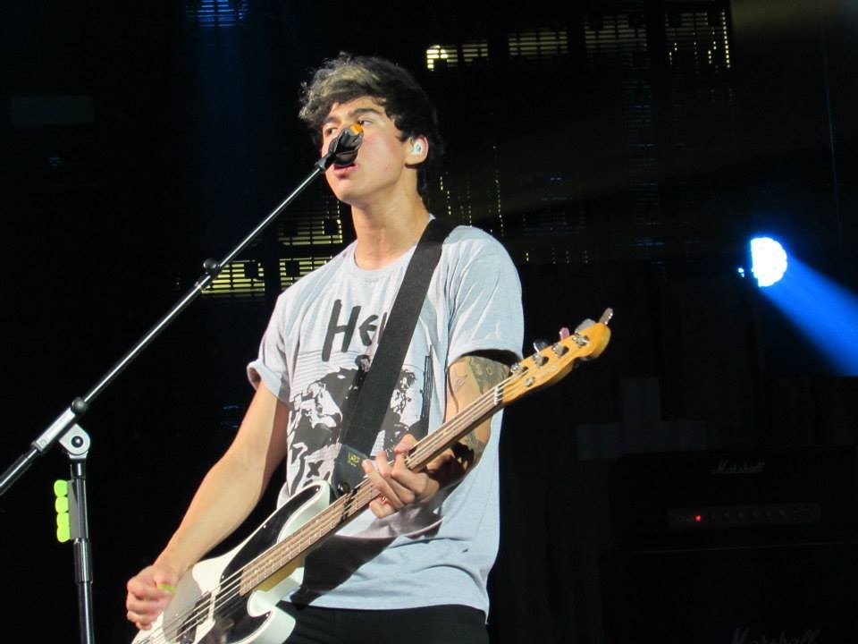 5 Seconds Of Summer - Disconnected (Ziggo Dome Amsterdam HD)