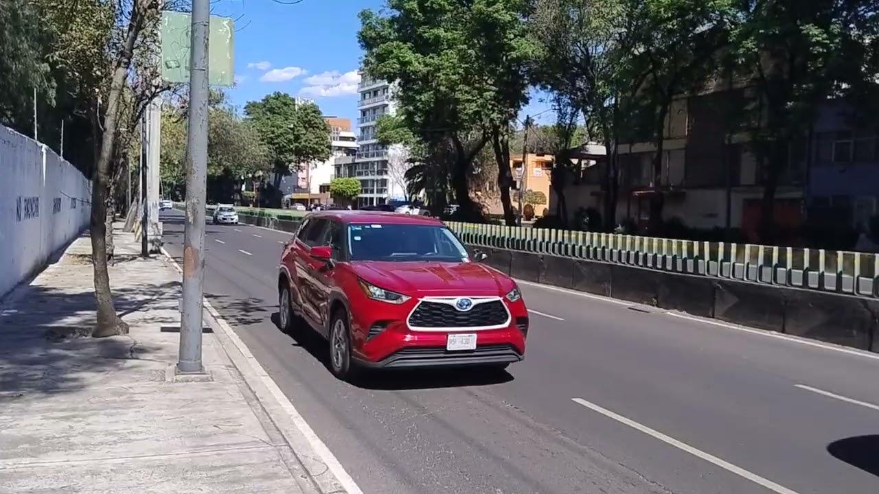 Av. Canal de Miramontes. Alcaldía Coyoacán. CDMX.