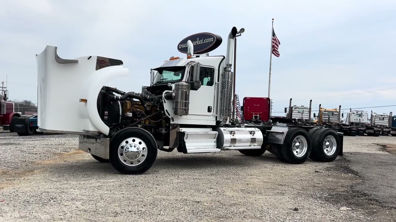 Kenworth W900L Cat Glider 2015 года выпуска